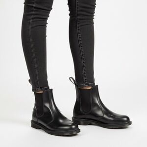 DR. MARTENS BLACK LEATHER CHELSEA BOOTS WOMENS 6